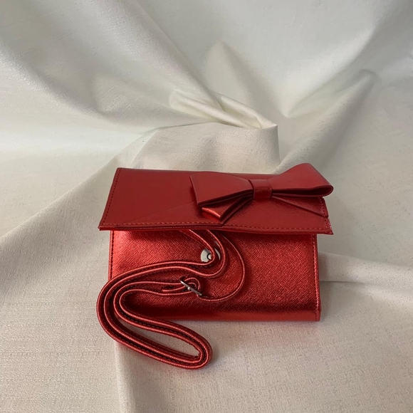NEW Shiny Red Clutch with Large Bow Purse NWOT - Picture 3 of 6